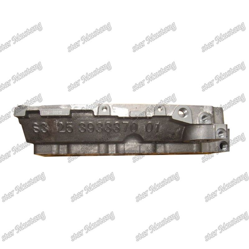 4BT 4D102 4BTA इंजन सिलेंडर हेड 3933370 3920005 3904570 Cummins इंजन स्पेयर पार्ट्स के लिए